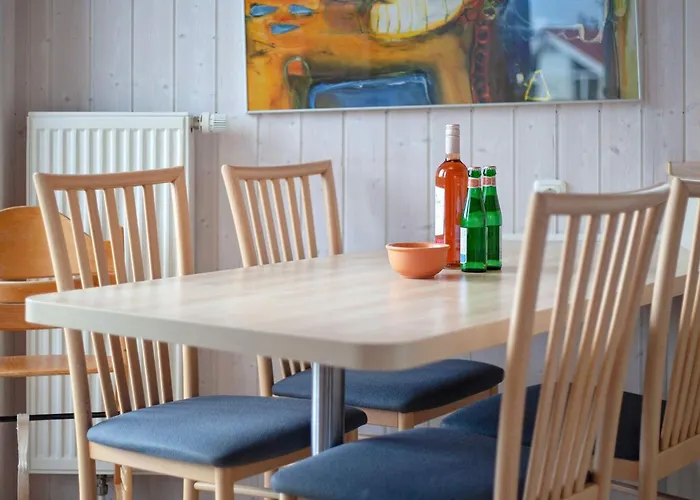 4 Person In Semesterbostad Grömitz